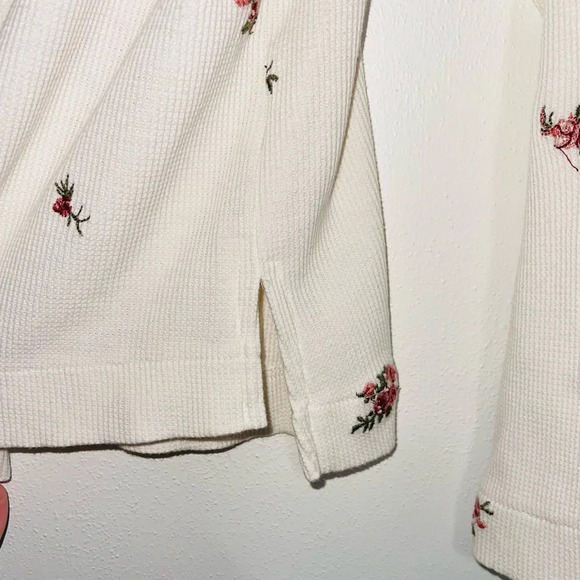 Altar’d State Embroidered Tee White Dainty Rose Waffle Knit Girly Xsmall Women’s - Picture 5 of 11